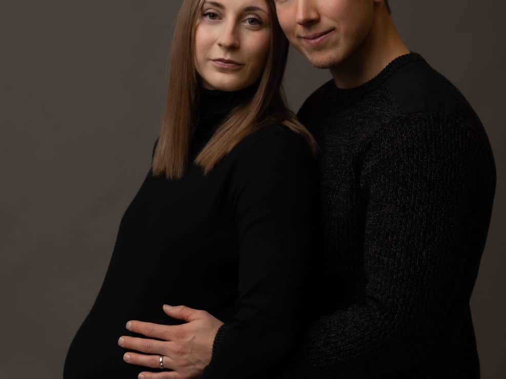 Pariskunta odottaa vauvaa